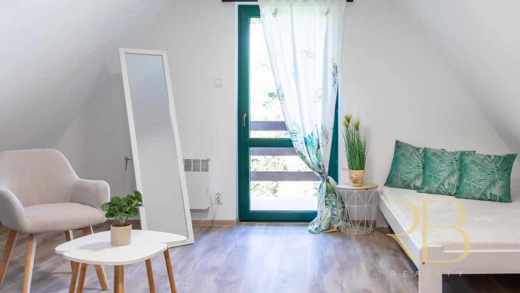 NA PREDAJ _Dizajnová chata_komplet_rekonšt._ Rakaca