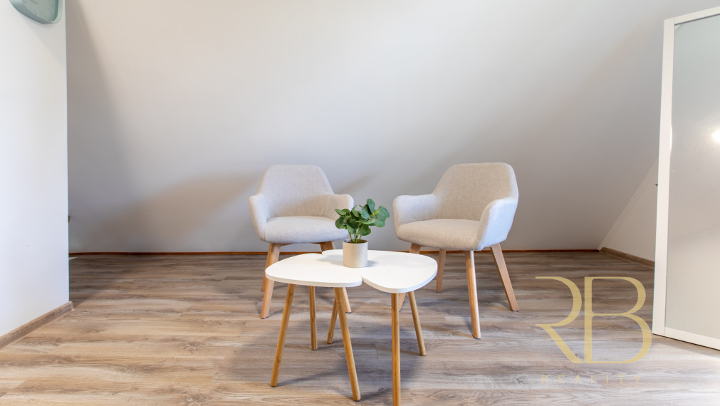 NA PREDAJ _Dizajnová chata_komplet_rekonšt._ Rakaca