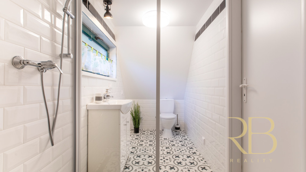 NA PREDAJ _Dizajnová chata_komplet_rekonšt._ Rakaca