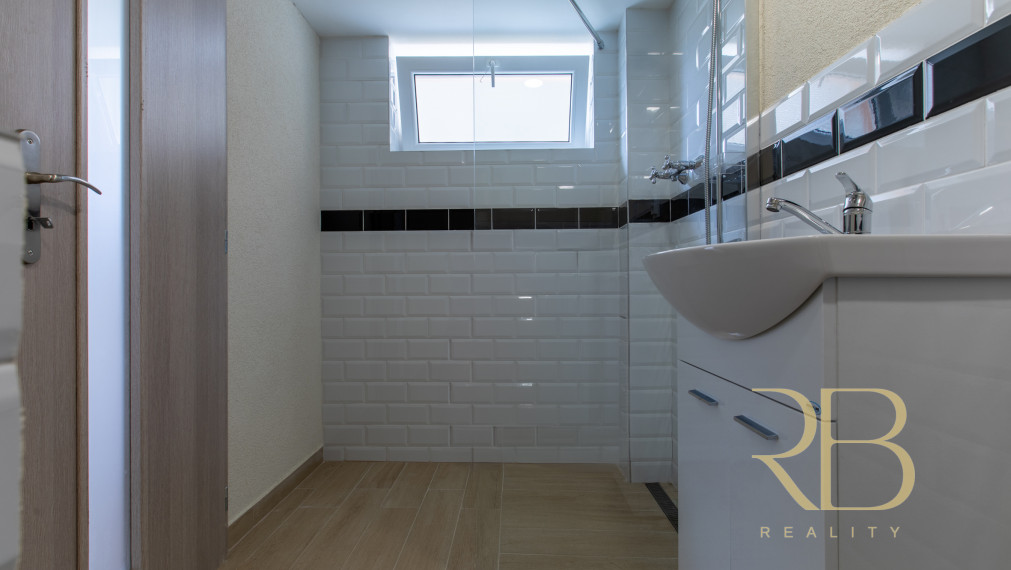 NA PREDAJ _rekreačný dom_ 3 iz. _komplet rekonšt._Rakaca