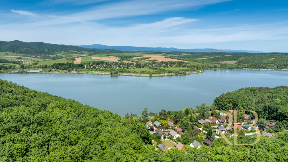 NA PREDAJ _Dizajnová chata_komplet_rekonšt._ Rakaca