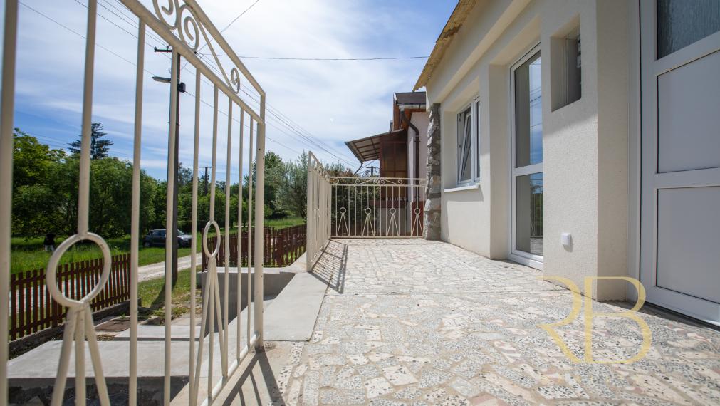 NA PREDAJ _dom pri jazere Rakaca_2 iz._komplet. rekonštrukcia