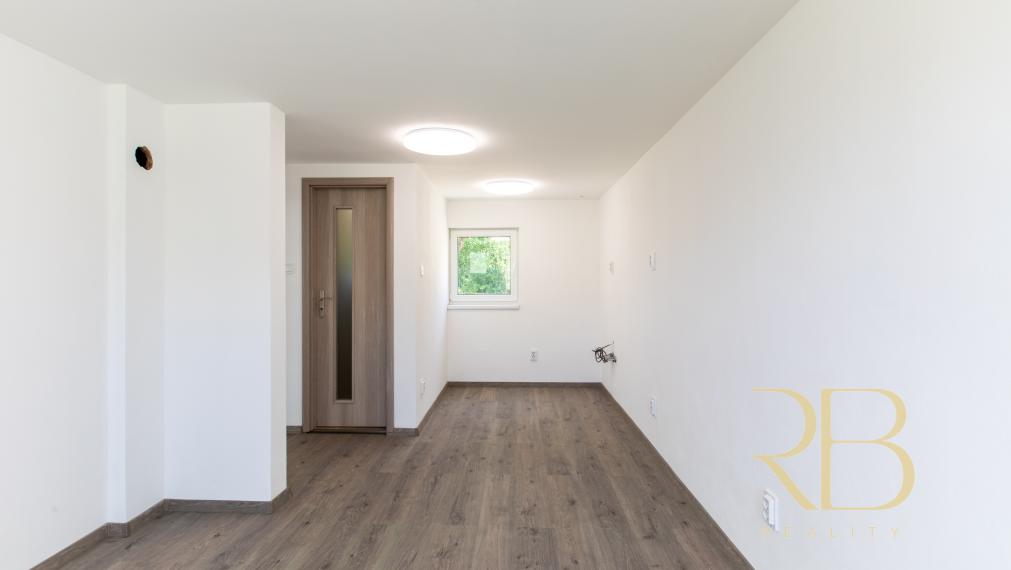 NA PREDAJ _dom pri jazere Rakaca_2 iz._komplet. rekonštrukcia