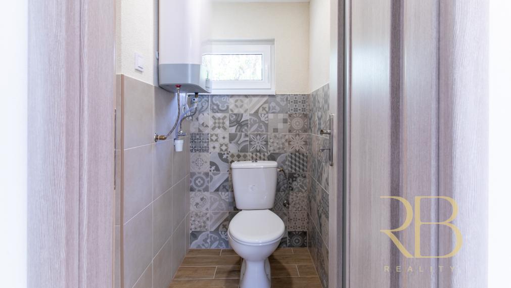 NA PREDAJ _dom pri jazere Rakaca_2 iz._komplet. rekonštrukcia