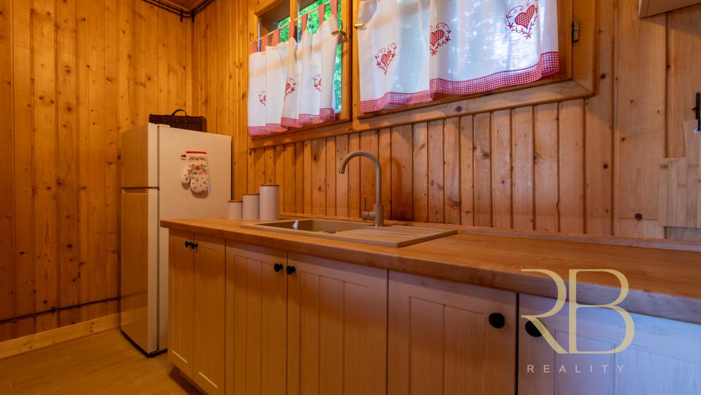 NA PREDAJ _autentická chalupa pri jazere Rakaca