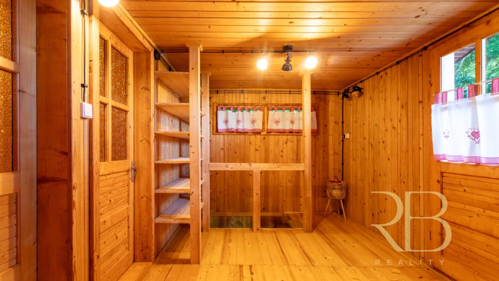 NA PREDAJ _autentická chalupa pri jazere Rakaca