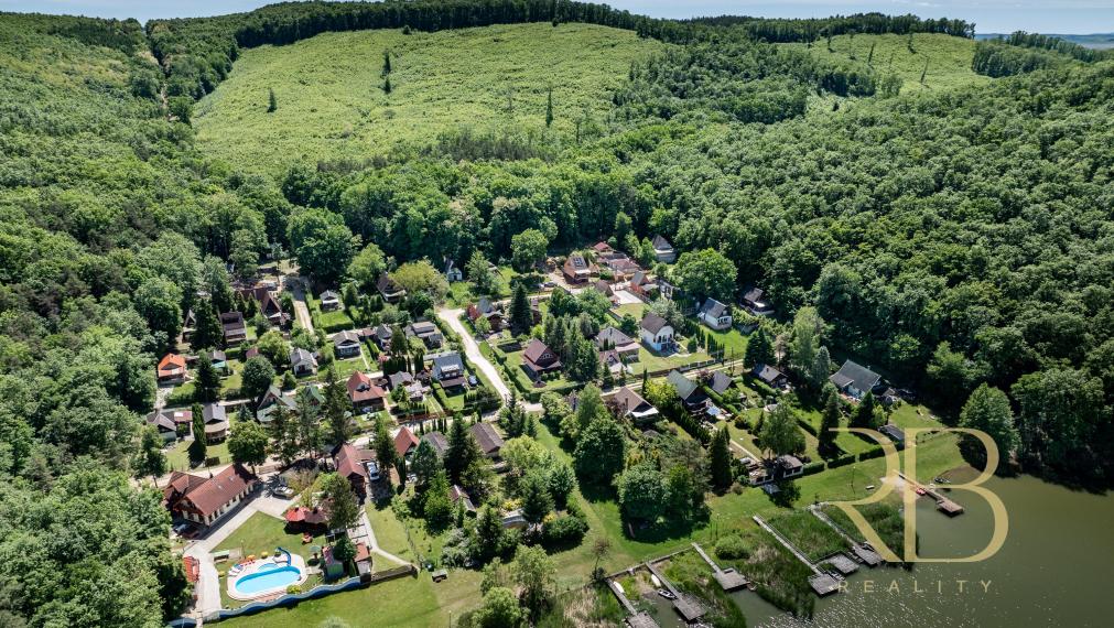 NA PREDAJ _autentická chalupa pri jazere Rakaca