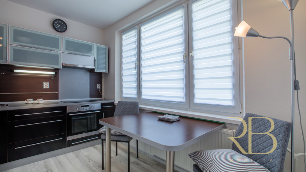 NA PRENÁJOM_1 izbový byt o rozlohe 38 m2.  Odporúčame tak pre PÁR ako i JEDNOTLIVCOV.