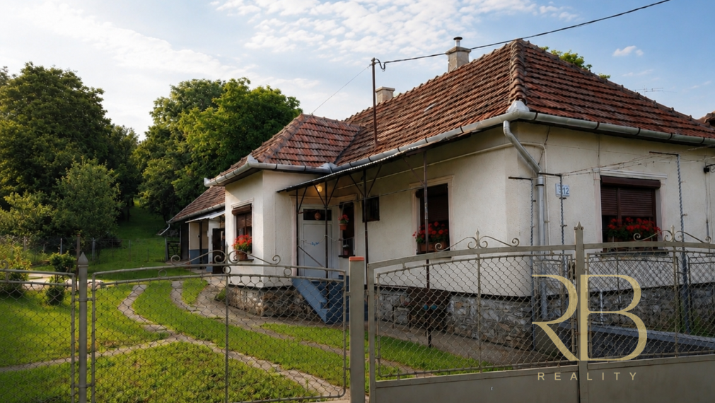 NA PREDAJ_ tradičný vidiecky dom_  pozemok 2172 m²_Martonyi_