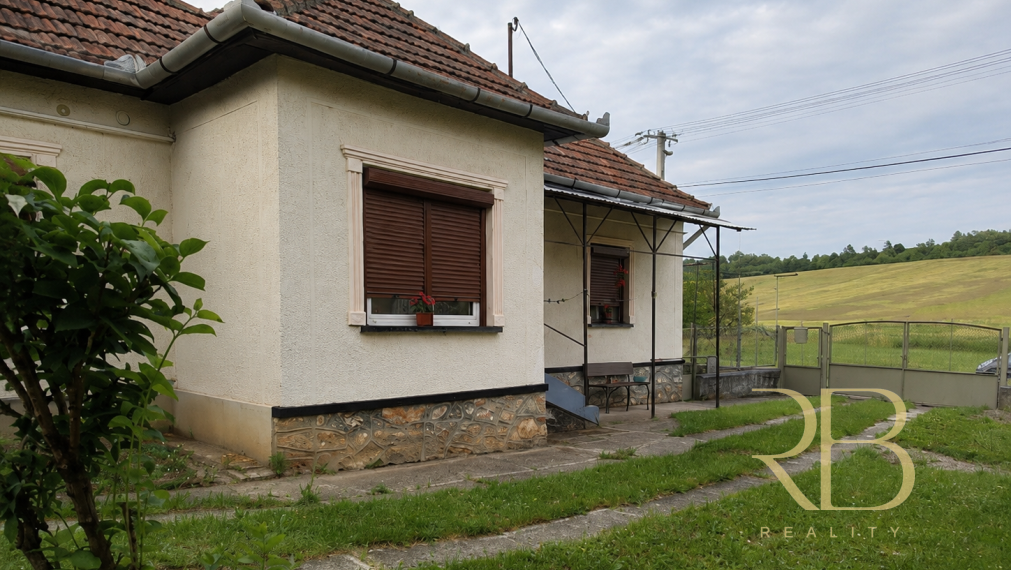 NA PREDAJ_ tradičný vidiecky dom_  pozemok 2172 m²_Martonyi_