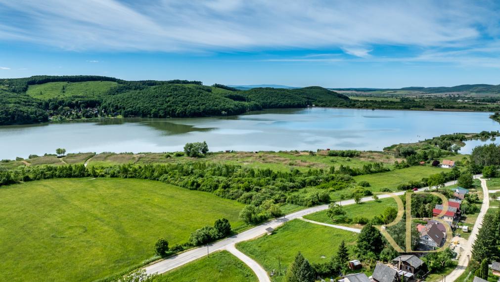 NA PREDAJ_ tradičný vidiecky dom_  pozemok 2172 m²_Martonyi_