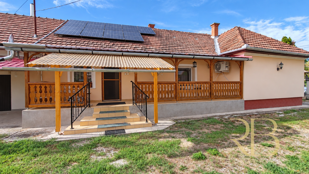 MAĎARSKO_ zrekonštruovaný 3 iz. RD +ďalší dom_ solárne panely