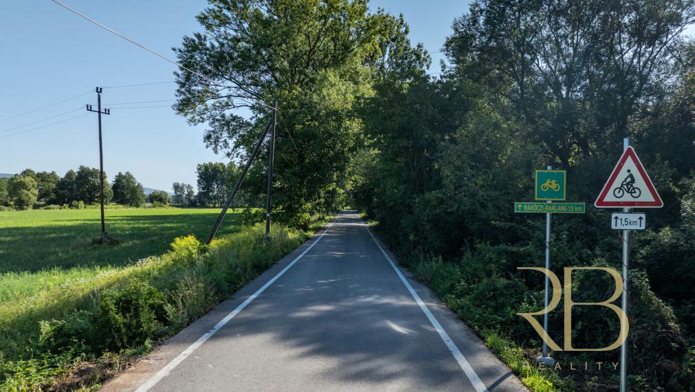 MAĎARSKO _3iz. RD _ pozemok 1815m²_ Bódvarákó v blízkosti Rákocziho jaskyne