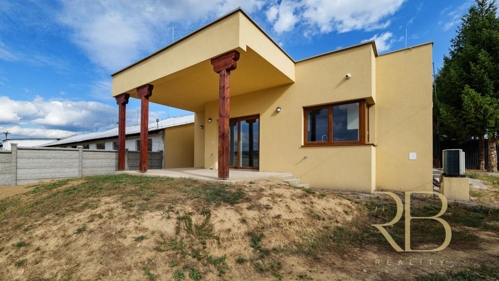 NA PREDAJ _ INVESTIČNÝ KOMERČNÝ AREÁL +tenisový kurt + NOVOSTAVBA RD