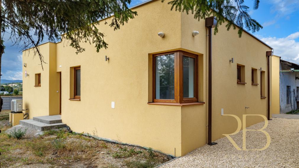 NA PREDAJ _ INVESTIČNÝ KOMERČNÝ AREÁL +tenisový kurt + NOVOSTAVBA RD