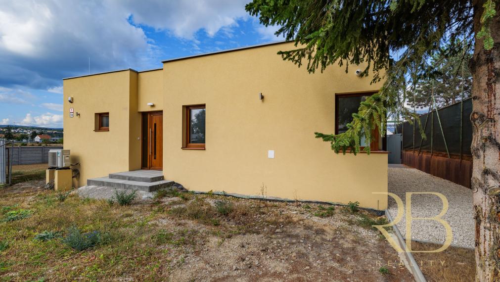 NA PREDAJ _ INVESTIČNÝ KOMERČNÝ AREÁL +tenisový kurt + NOVOSTAVBA RD