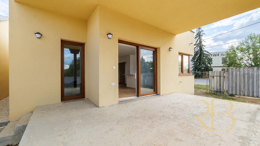 NA PREDAJ _ INVESTIČNÝ KOMERČNÝ AREÁL +tenisový kurt + NOVOSTAVBA RD