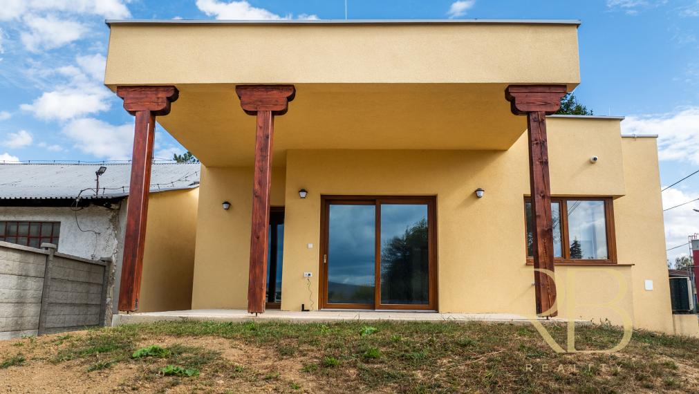 NA PREDAJ _ INVESTIČNÝ KOMERČNÝ AREÁL +tenisový kurt + NOVOSTAVBA RD