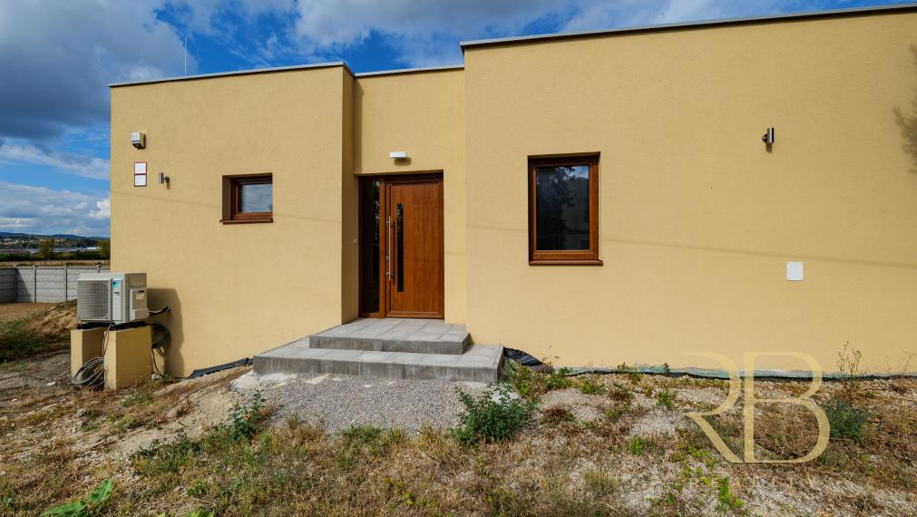 NA PREDAJ _ INVESTIČNÝ KOMERČNÝ AREÁL +tenisový kurt + NOVOSTAVBA RD