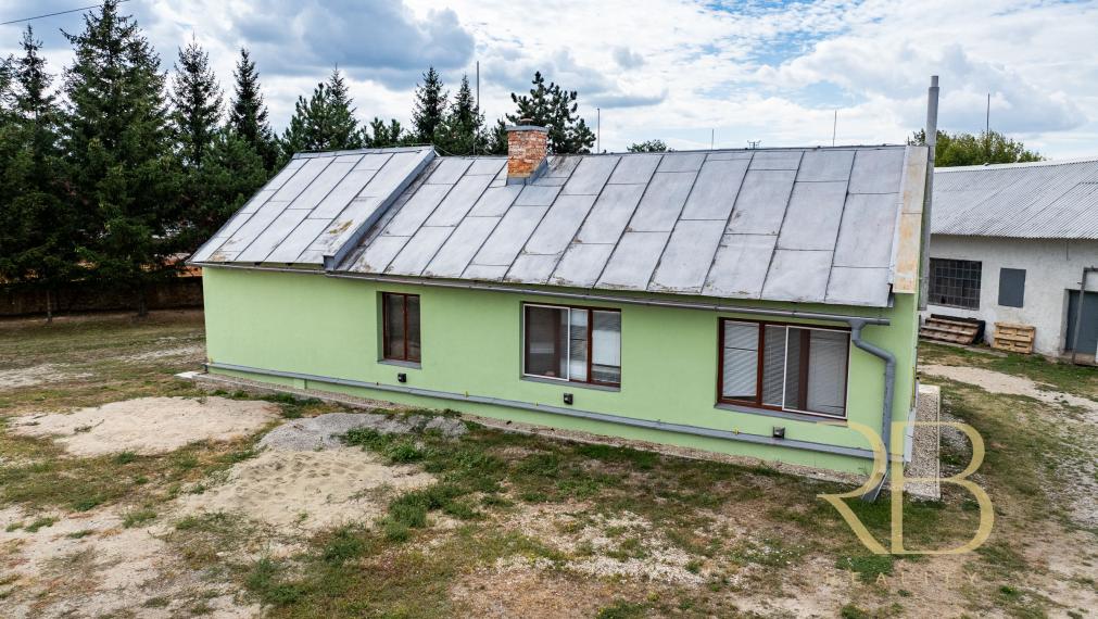 NA PREDAJ _ INVESTIČNÝ KOMERČNÝ AREÁL +tenisový kurt + NOVOSTAVBA RD