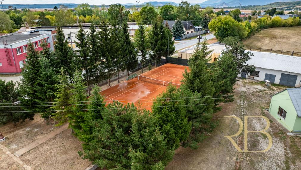 NA PREDAJ _ INVESTIČNÝ KOMERČNÝ AREÁL +tenisový kurt + NOVOSTAVBA RD