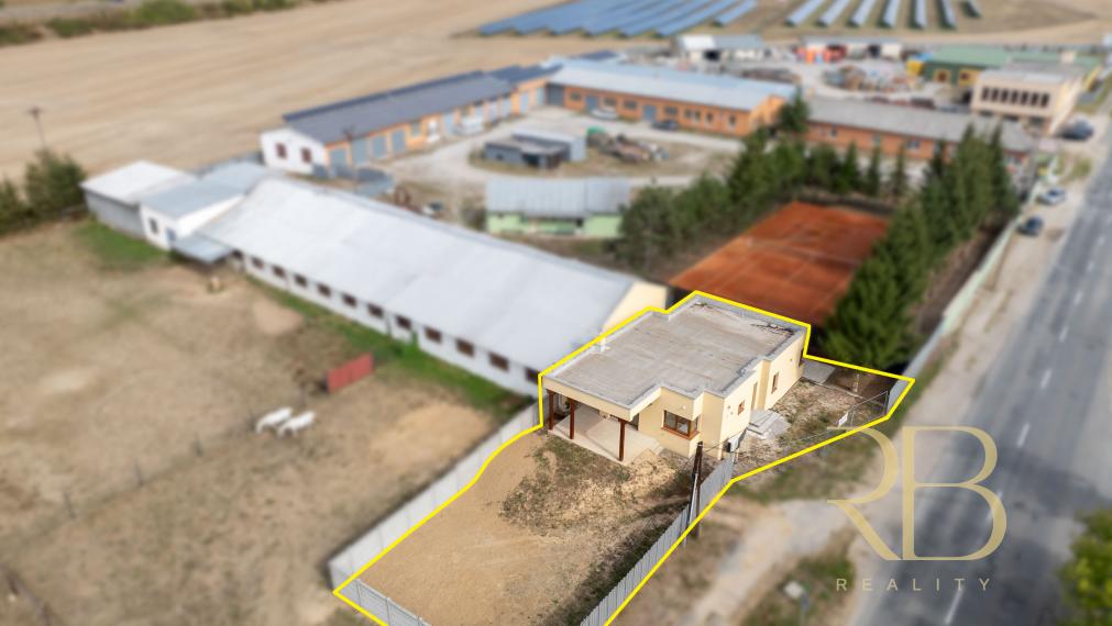NA PREDAJ _ INVESTIČNÝ KOMERČNÝ AREÁL +tenisový kurt + NOVOSTAVBA RD