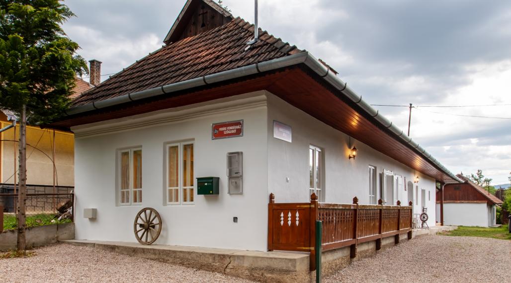 MAĎARSKO _ dva domy _ nová rekonštrukcia s vírivkou_ Szögliget