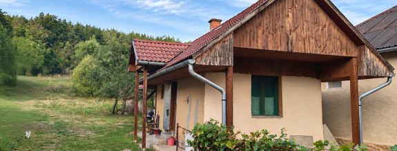 MAĎARSKO _4 iz. RD + malý dom _ pozemok 1568m²_ Tornabarakony