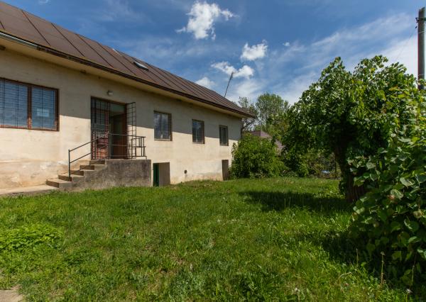 NA PREDAJ! Komerčný objekt - obec Poproč